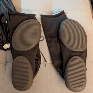 YZY Pods Yeezy Size 2 (Mens Size 9-11 US) YZYPODBLK Brand New In Bag